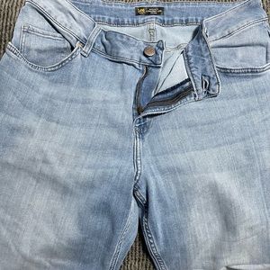 Lee Plus Denim Jeans. Size 18. Mid rise. Straight Leg.